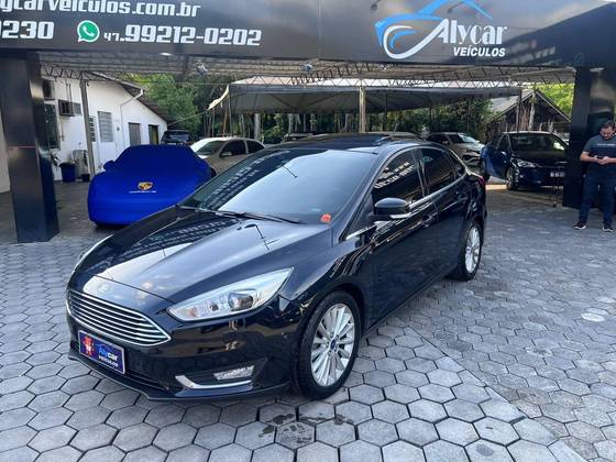 FORD FOCUS 2.0 SE PLUS FASTBACK 16V FLEX 4P POWERSHIFT